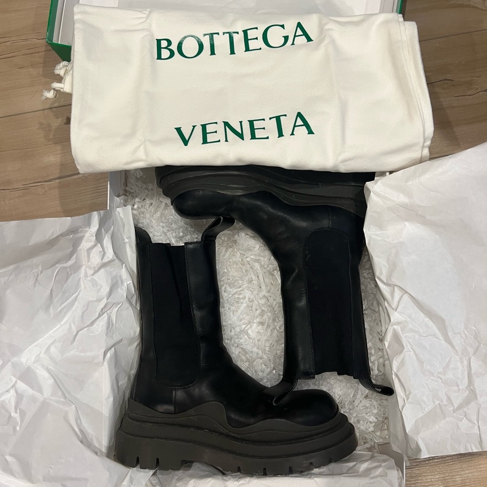 Bottega Veneta Tire boot
Sz 9.5